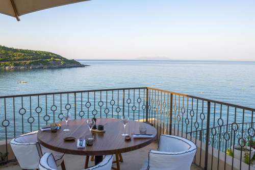exterieur terrasse Tra Di Noi Restaurant Bistronomique au Cap Corse